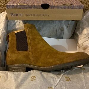 BORN
Laney Boots
New in Box